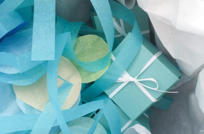 XXL Konfetti aus Seidenpapier und Geschenkschachtel in blau, türkis